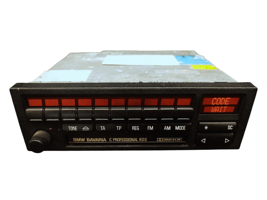 Naprawa radia BMW E39 – wymiana wyświetlacza i regeneracja elektroniki