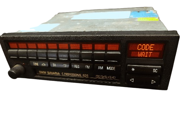 BMW E38 – serwis radia i naprawa nieczytelnego ekranu